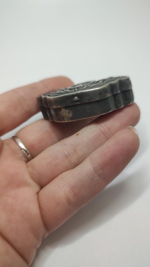 Antique Solid Silver Snuff Box: Neoclassical Cher… - image 2