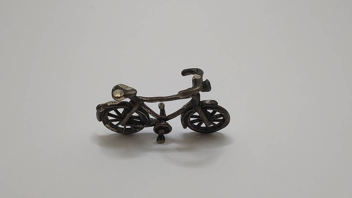 ミニチュア自転車 金属製 シルバー/ブラック 1/6スケール 自転車ミニチュアモデル「モールトンS」発売