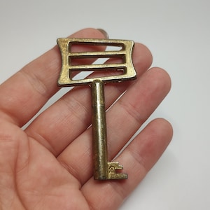 Vintage  key,collectable key,pendant  key,huwil cabinet key