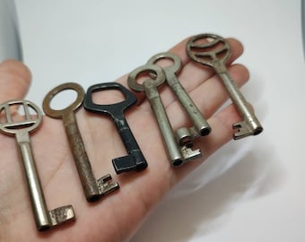 Set aus 6 Vintage-Skelettschlüsseln, antike Metallsammlung, rustikale Bauernhausdekoration