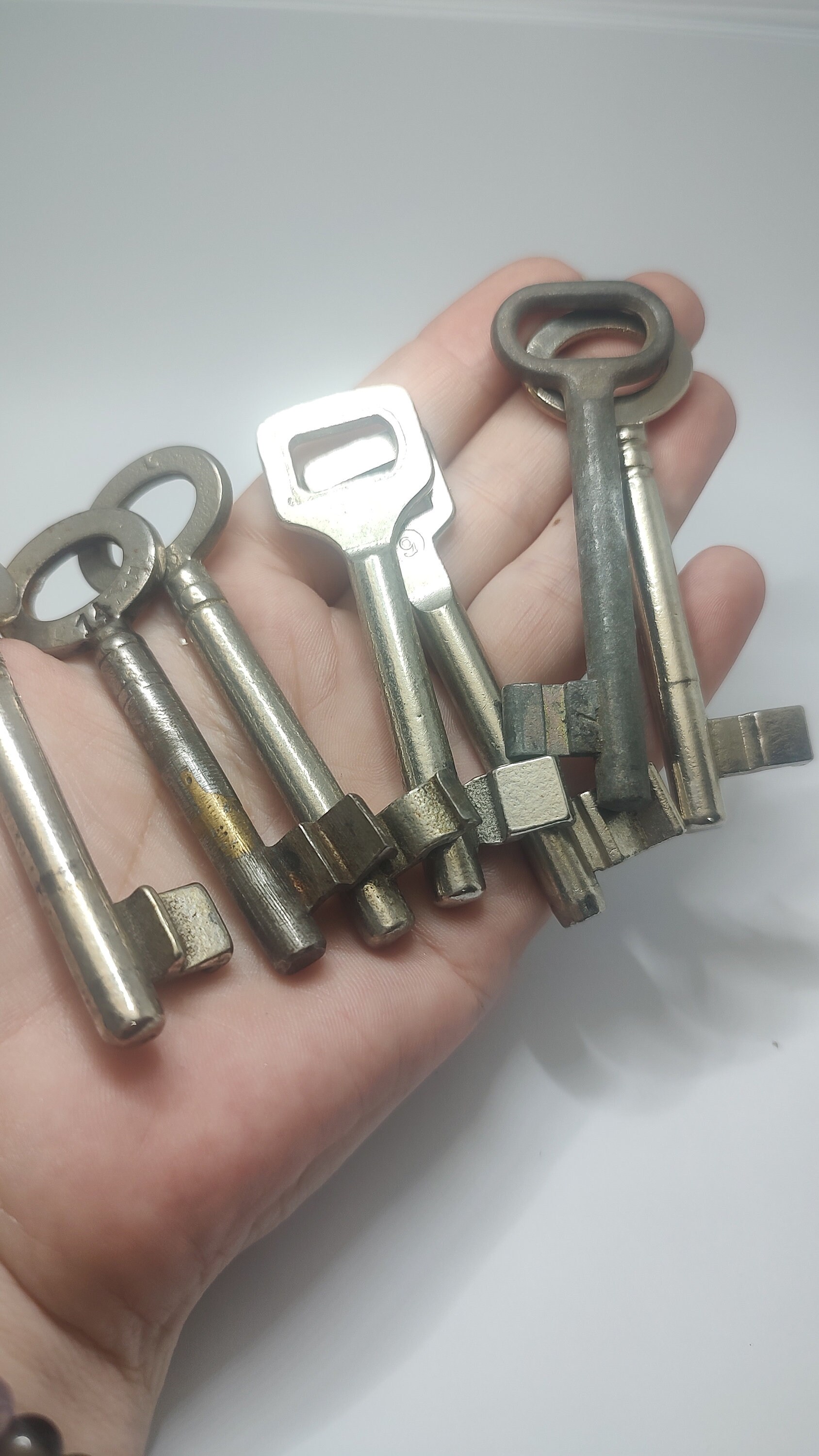 鍵の束  いろんな古い鍵 ふしぎなかぎばあさん アンティークキー 鍵の束 いろんな古い鍵 ふしぎなかぎばあさん アンティークキー