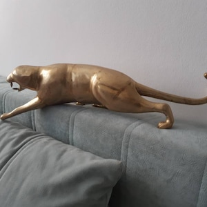 Große Art-Deco-Messing-Puma-Skulptur, massive Messing-Panther-Statue, 1940er Jahre Tierdekor, schwere Messingkatzenfigur, 60 cm 3 kg
