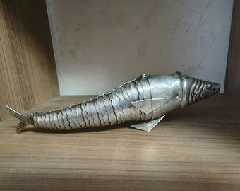 POISSON en argent articulé et gravé, yeux en verr - Boisgirard Antonini
