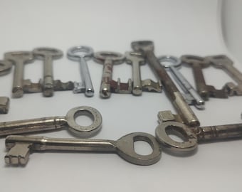 Bunch of old keys,vintage keys lot