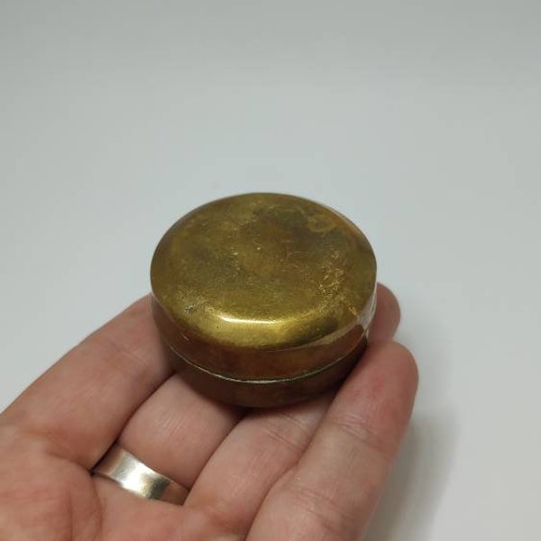 Antique solid Brass Round snuff pill box