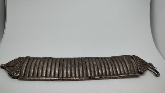 Vintage Indian Solid Silver Bracelet: Massive Cuf… - image 4