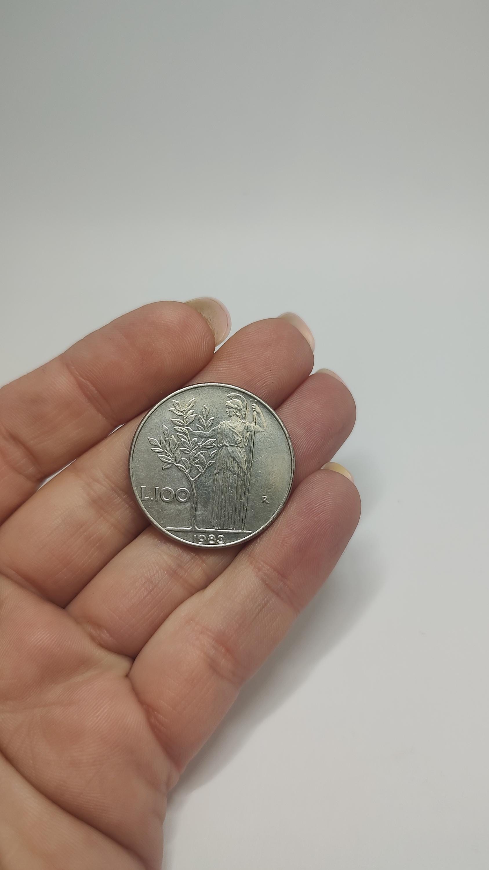 1983年製イタリア100リラ硬貨：ミネルヴァ、月桂樹、コレクターズ