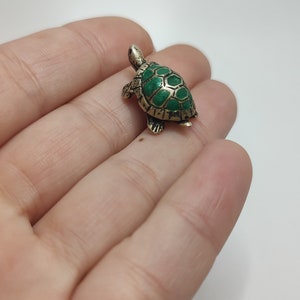 Stary, podpisany, włoski, designerski, emaliowany żółw ze srebra próby 925, prezent na szczęście, miniaturowy żółw ze srebra próby 925
