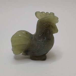 Estatueta de galo de jade esculpida à mão, miniatura de jade, estatueta de pedra preciosa, decoração feng shui, escultura de galo em pedra