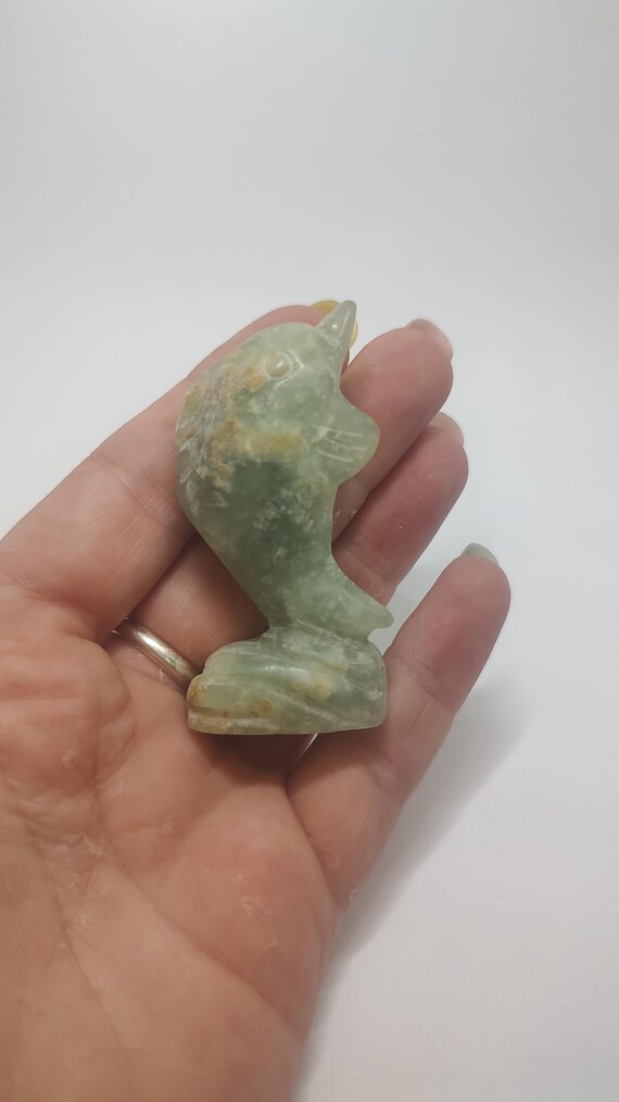 手作りの翡翠製イルカの置物：緑の宝石彫刻 - Etsy 日本
