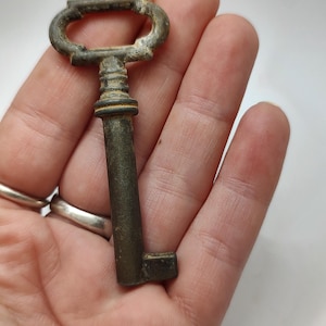Authentic old skeleton key,antique english furniture metal key