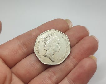 コレクターズアイテム 1997年英国50ペンス硬貨 - 歴史を垣間見る