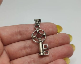 Vintage 800 silver  pendant key