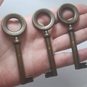 30 Vintage Keys Padlock Keys Room Keys Door Keys GM Key Old Keys Brass  Aluminum Steel Mixed Key Lot -  Finland