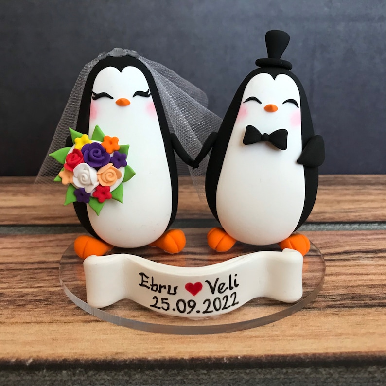 Penguin couple Wedding Topper, Personalized Wedding Topper, Penguin cake topper, Cute wedding cake, Mr Mrs Penguin, penguin cake decor image 7