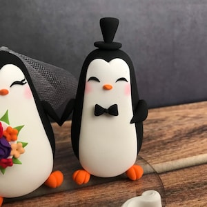 Penguin couple Wedding Topper, Personalized Wedding Topper, Penguin cake topper, Cute wedding cake, Mr Mrs Penguin, penguin cake decor image 10