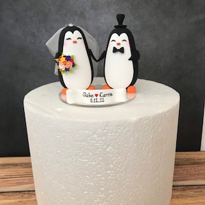 Penguin couple Wedding Topper, Personalized Wedding Topper, Penguin cake topper, Cute wedding cake, Mr Mrs Penguin, penguin cake decor image 4