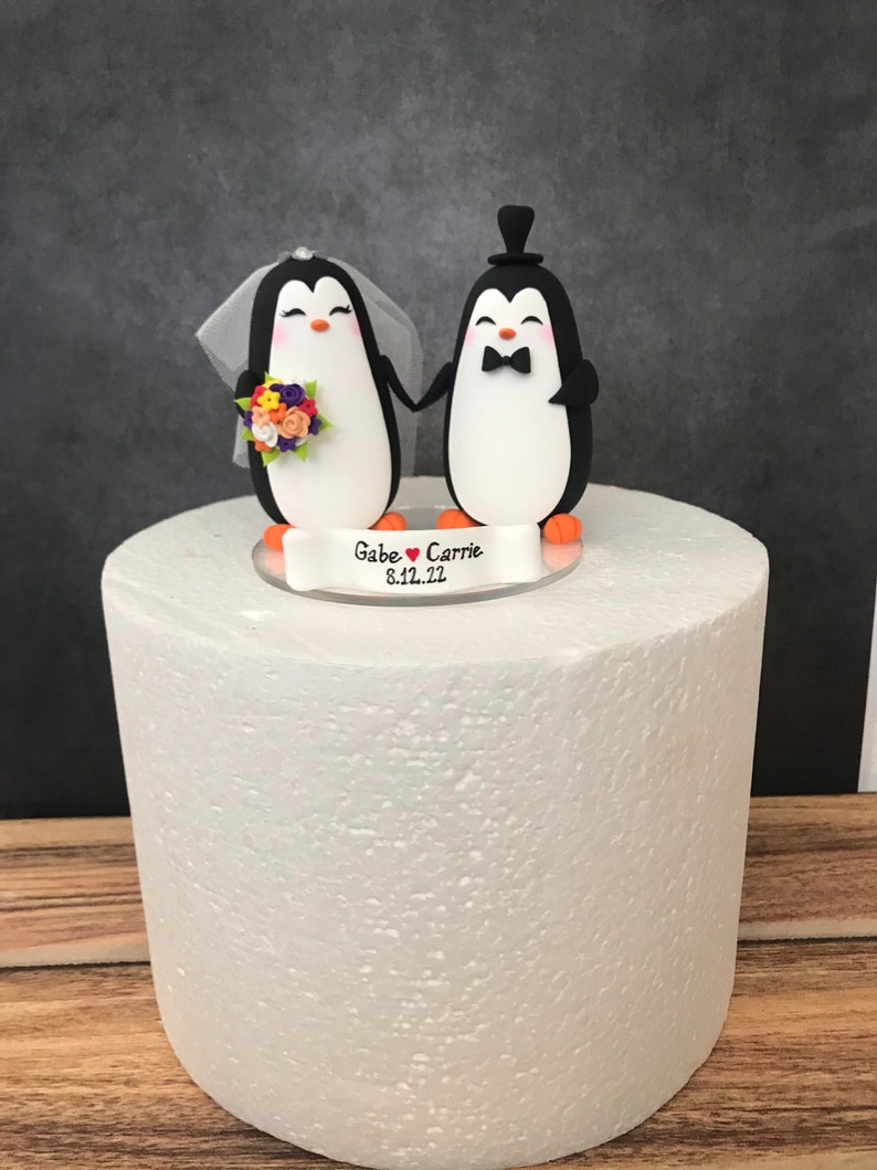 Penguin couple Wedding Topper, Personalized Wedding Topper, Penguin cake topper, Cute wedding cake, Mr Mrs Penguin, penguin cake decor image 4