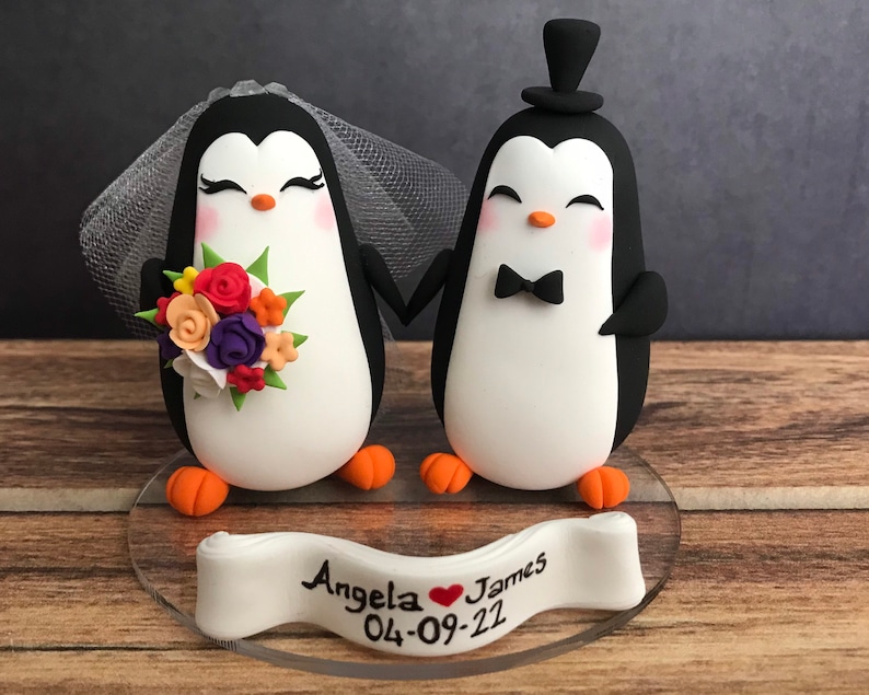 Penguin couple Wedding Topper, Personalized Wedding Topper, Penguin cake topper, Cute wedding cake, Mr Mrs Penguin, penguin cake decor image 3