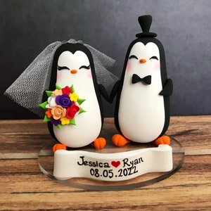 Penguin couple Wedding Topper, Personalized Wedding Topper, Penguin cake topper, Cute wedding cake, Mr Mrs Penguin, penguin cake decor image 2