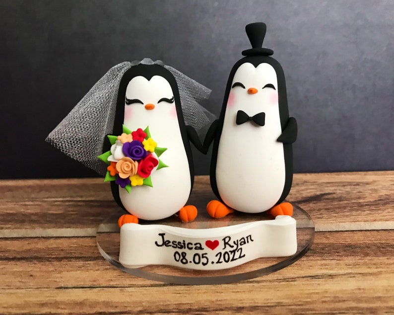 Penguin couple Wedding Topper, Personalized Wedding Topper, Penguin cake topper, Cute wedding cake, Mr Mrs Penguin, penguin cake decor image 2