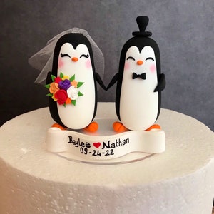 Penguin couple Wedding Topper, Personalized Wedding Topper, Penguin cake topper, Cute wedding cake, Mr Mrs Penguin, penguin cake decor image 1