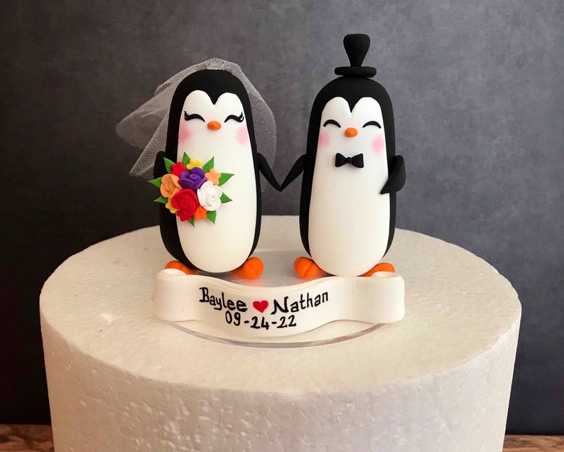 Penguin couple Wedding Topper, Personalized Wedding Topper, Penguin cake topper, Cute wedding cake, Mr Mrs Penguin, penguin cake decor image 1