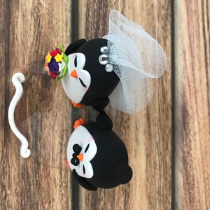 Penguin couple Wedding Topper, Personalized Wedding Topper, Penguin cake topper, Cute wedding cake, Mr Mrs Penguin, penguin cake decor image 6
