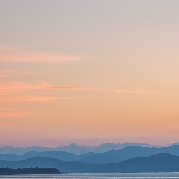 Coucher de soleil sur le lac Champlain, impression d'art, Burlington Vermont, montagnes Adirondack