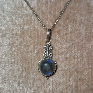 Stunning Vintage Pendant -  Vintage a Sterling Silver Labradorite Pendant Necklace
