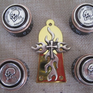 Gitaar Custom Ltd Snelheidsregelknoppen en trusscovers Custom - The Fiery Cross of Skulls Set (Ltd Edition)