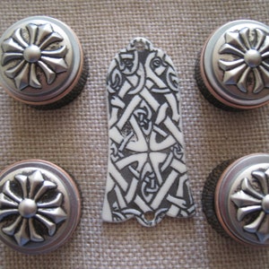 Guitar Custom Ltd Perillas de control de velocidad y cubiertas de armadura personalizadas - The Crusades Custom Design... Un juego de edición personalizada Ltd