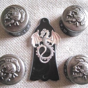 Guitarra Custom Edición Limitada. Perillas de control y cubiertas de armadura personalizadas - Saga Skulls and More Skulls. Una edición limitada personalizada.