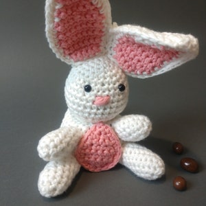 Candyfilled &quot;Pooping&quot; Bunny