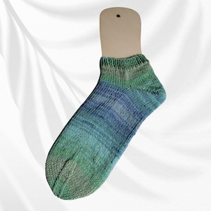 Sneakers hand knitted size. 36/37