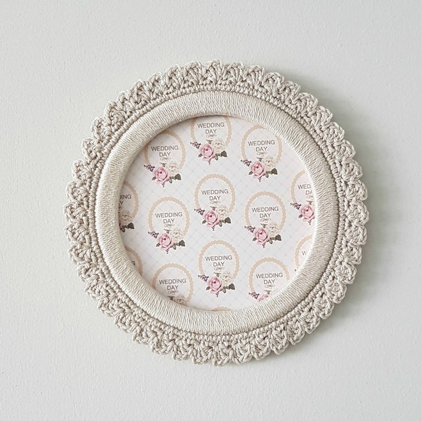 Crochet frame, small frame, shabby chic frame, wedding decoration, wall décor, housewarming gift, round frame, natural tan frame