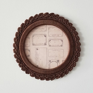 Crochet frame, small frame, shabby chic frame, vintage style decoration, wall decor, brown frame, round frame