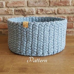 Pattern for crochet large basket, storage basket, blue basket, DIY basket, easy to make, big basket, t-shirt yarn basket