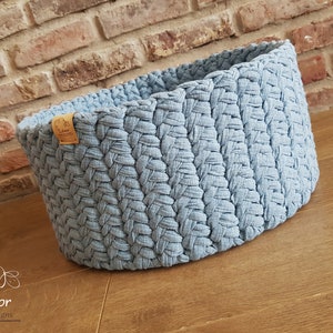 Pattern for crochet large basket, storage basket, blue basket, DIY basket, easy to make, big basket, t-shirt yarn basket image 3