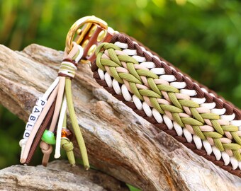 名前入りのパーソナライズ犬用首輪。パラコード®で手作り。本革または