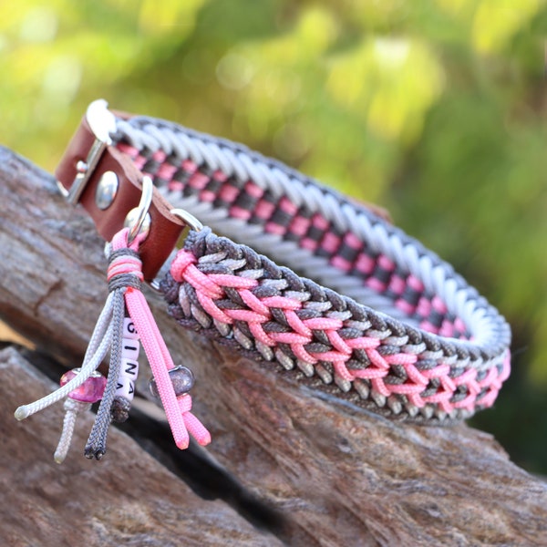 Personalisiertes Hundehalsband aus Paracord®, mit Name, Verschluss in Echtleder oder veganem Biothane®, rosa-grau