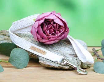 Blommigt bröllopshundkoppel med vit spets / valfritt med blomapplikation / koppel med lila blomma / violett - lila pion
