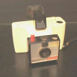 Polaroid Swinger Model 20 Land Camera