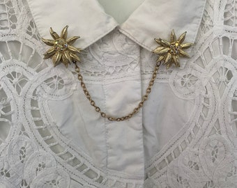 Vintage 60s flower collar clips and chain / sweater guard