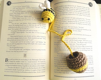Crochet Bee Bookmark Pattern | Honey Pot (PDF) | Book Lover Gift