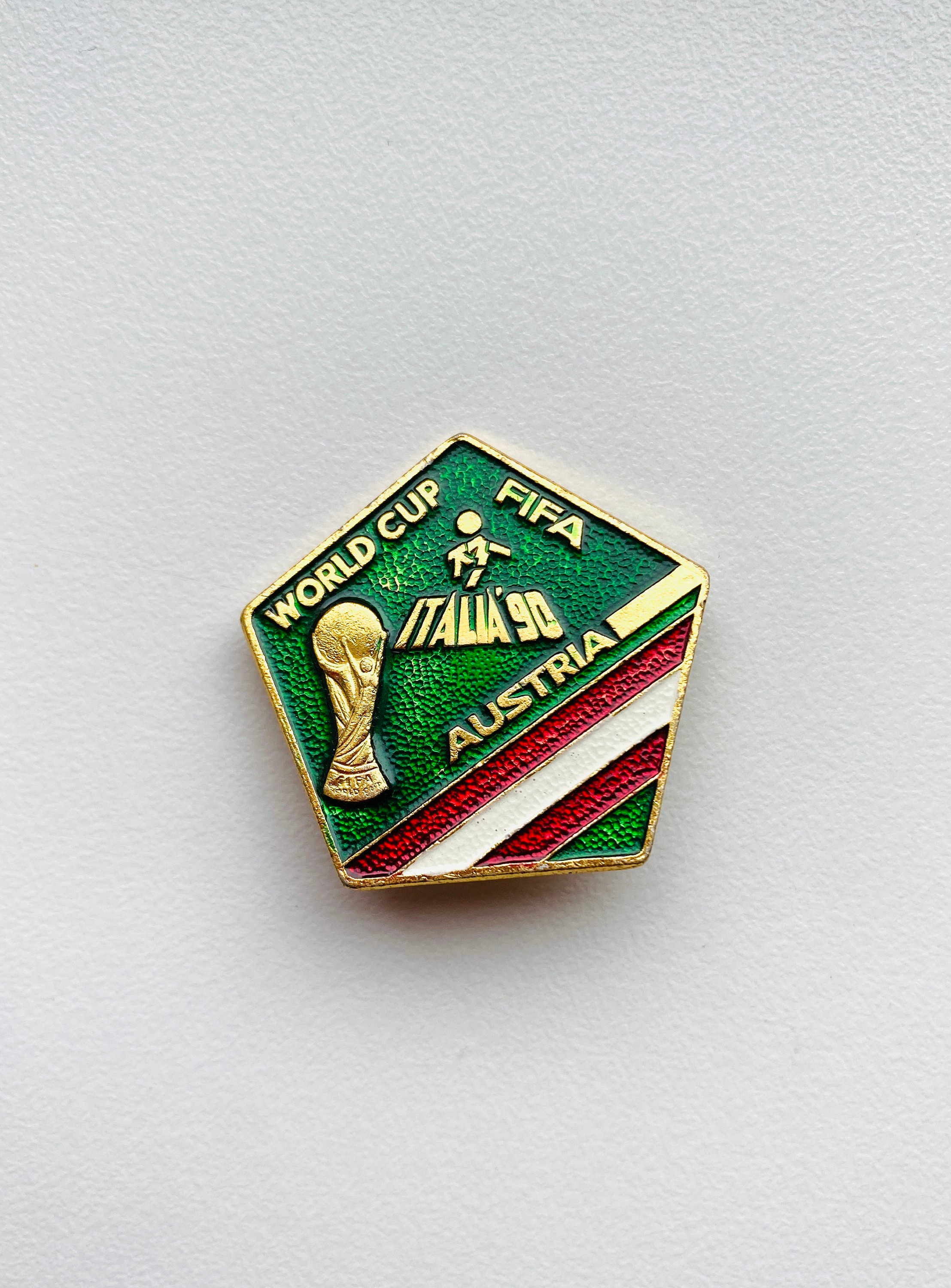 FK RADNICKI Pirot (Serbia) Yugoslavia football club, vintage pin, Badge !