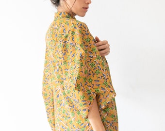 COTTON KIMONO / impression à la main coton / kimono court jaune safran / chemisier ouvert floral / couverture de maternité confortable