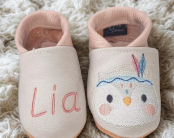 First walking shoes, crawling shoes with names, personalized crawling shoes, embroidered crawling shoes, crawling booties, leather booties, owl-themed baby gift