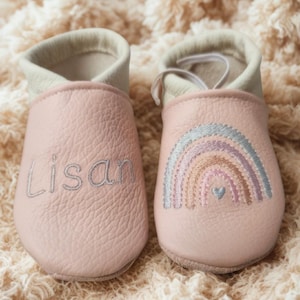 Personalized leather crawling shoes with name – baby walking shoes – gift for birth or christening – embroidered slippers for girls and boys, handmade
