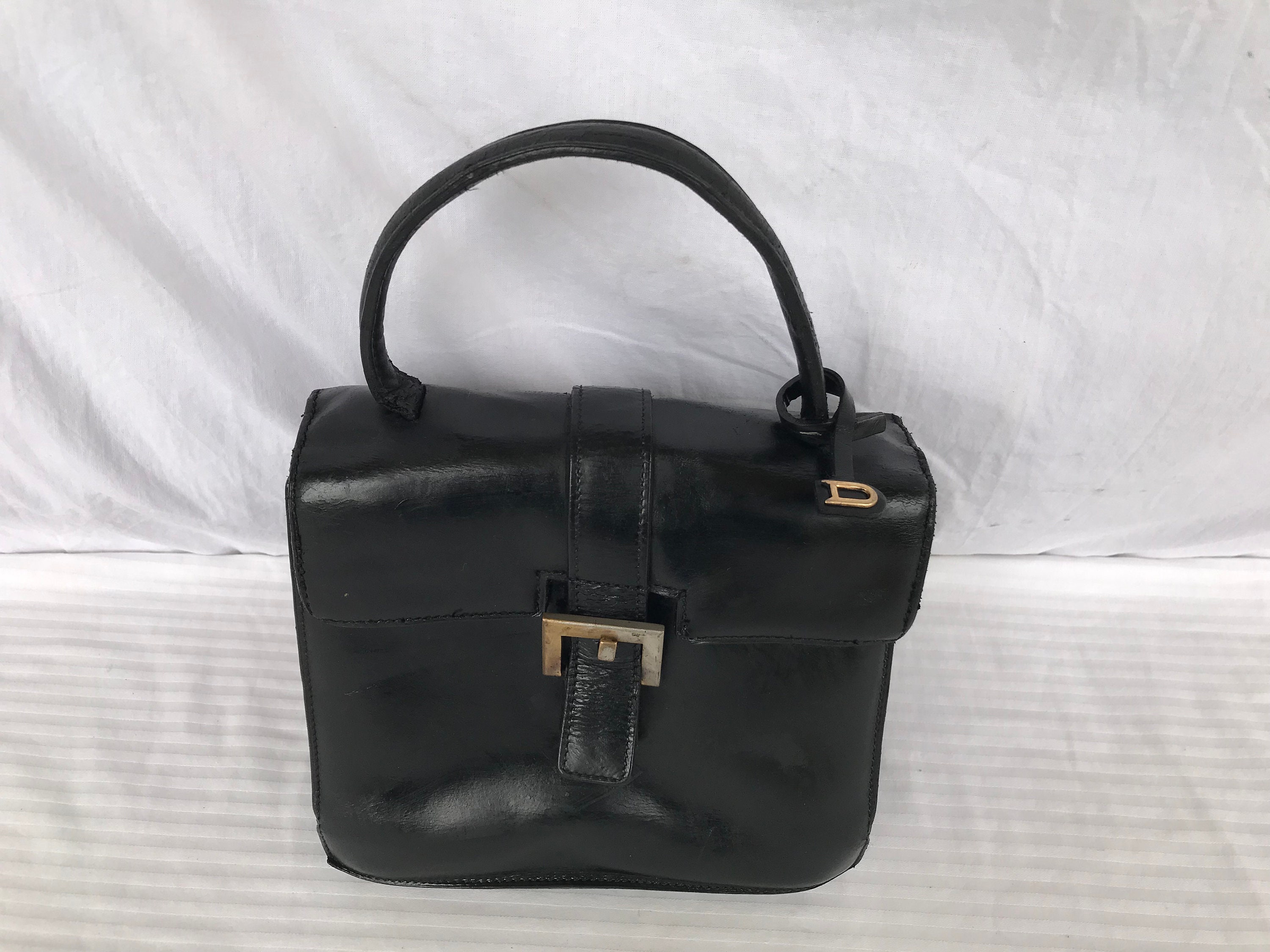 Delvaux Tempête MM Vegetal Crispy Calf ○ Labellov ○ Buy and Sell Authentic  Luxury